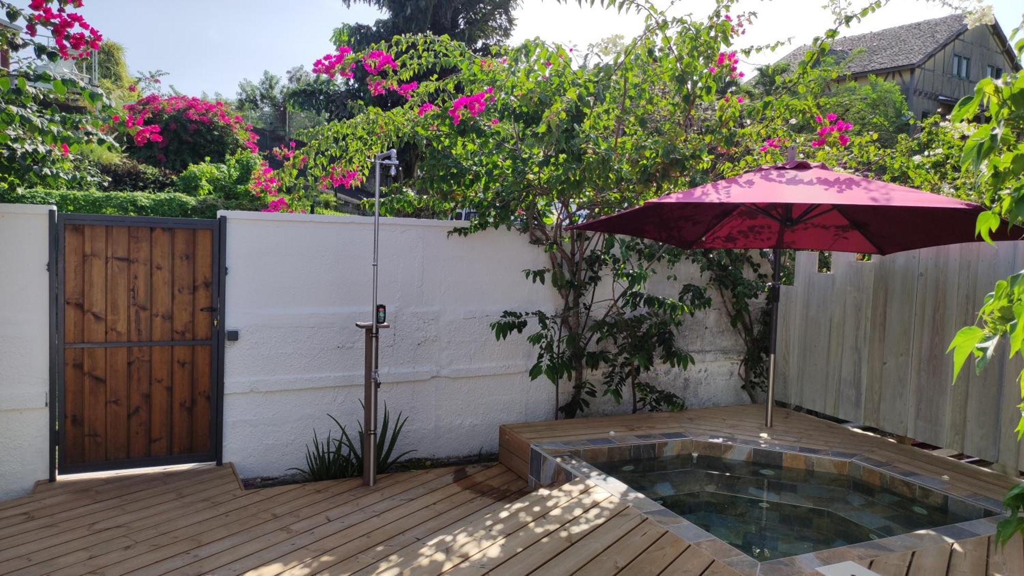 Les Coulirooms - Suite Avec Jacuzzi Et Grande Terrasse Sainte-Anne  Kültér fotó